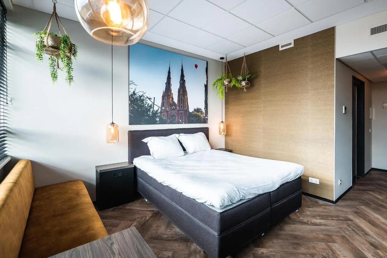 Onderwijshotel De Rooi Pannen Eindhoven 3*,  Netherlands